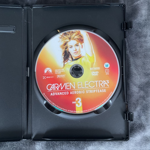 Bundle of 3 Carmen Electra Fitness DVDs - Picture 10 of 10